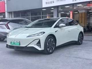 Hongqi Tiangong 05 2025 купить из Китая, цена 3 092 000 ₽ — Suifenhe Auto