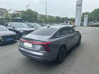 Hongqi H5 PHEV 2025 купить из Китая, цена 3 431 000 ₽ — Suifenhe Auto