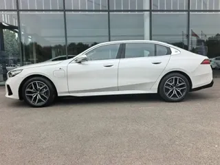 BMW i5 2026 купить из Китая, цена 6 110 000 ₽ — Suifenhe Auto