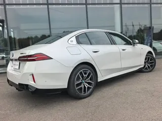 BMW i5 2026 купить из Китая, цена 6 110 000 ₽ — Suifenhe Auto