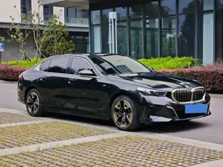 BMW i5 2024 купить из Китая, цена 4 667 000 ₽ — Suifenhe Auto