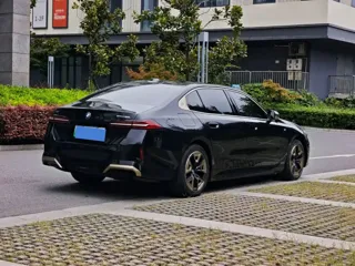 BMW i5 2024 купить из Китая, цена 4 667 000 ₽ — Suifenhe Auto