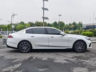 BMW i5 2026 купить из Китая, цена 6 069 000 ₽ — Suifenhe Auto
