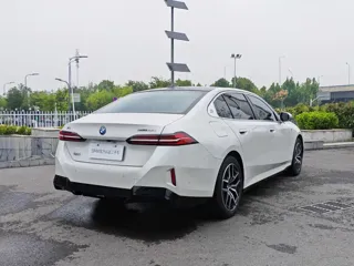 BMW i5 2026 купить из Китая, цена 6 069 000 ₽ — Suifenhe Auto