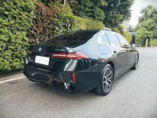 BMW i5 2025 купить из Китая, цена 5 903 000 ₽ — Suifenhe Auto