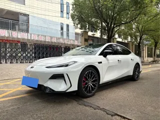 Geely E8 2025 купить из Китая, цена 6 181 000 ₽ — Suifenhe Auto