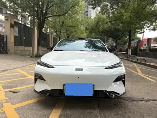 Geely E8 2025 купить из Китая, цена 6 181 000 ₽ — Suifenhe Auto