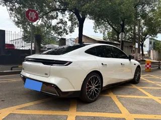 Geely E8 2025 купить из Китая, цена 6 181 000 ₽ — Suifenhe Auto