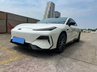 Geely E8 2025 купить из Китая, цена 6 105 000 ₽ — Suifenhe Auto