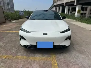 Geely E8 2025 купить из Китая, цена 6 105 000 ₽ — Suifenhe Auto