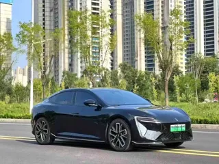 Avatr 06 2025 купить из Китая, цена 4 173 000 ₽ — Suifenhe Auto