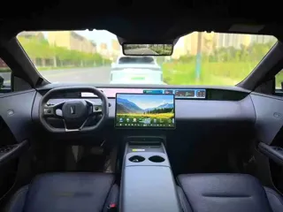 Avatr 06 2025 купить из Китая, цена 4 173 000 ₽ — Suifenhe Auto