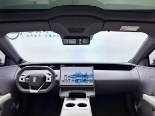 Avatr 06 2025 купить из Китая, цена 4 651 000 ₽ — Suifenhe Auto