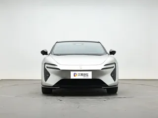 Avatr 06 2025 купить из Китая, цена 4 670 000 ₽ — Suifenhe Auto