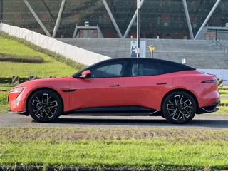 Avatr 06 2025 купить из Китая, цена 4 522 000 ₽ — Suifenhe Auto