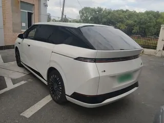 Xpeng X9 2025 купить из Китая, цена 8 430 000 ₽ — Suifenhe Auto
