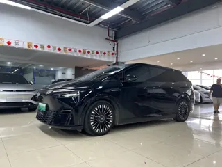 Xpeng X9 2025 купить из Китая, цена 6 750 000 ₽ — Suifenhe Auto