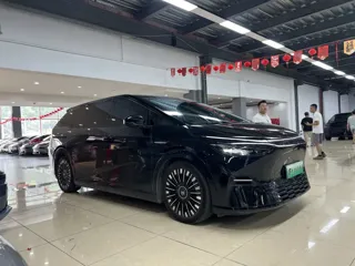 Xpeng X9 2025 купить из Китая, цена 6 750 000 ₽ — Suifenhe Auto