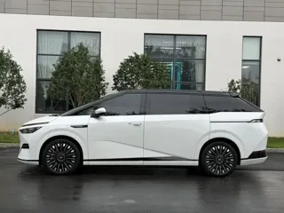 Xpeng X9 2025 купить из Китая, цена 6 626 000 ₽ — Suifenhe Auto