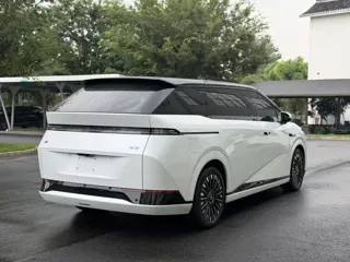 Xpeng X9 2025 купить из Китая, цена 6 626 000 ₽ — Suifenhe Auto
