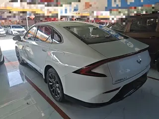 Wuling Starlight 2026 купить из Китая, цена 2 574 000 ₽ — Suifenhe Auto