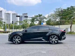 Toyota bZ5 2025 купить из Китая, цена 3 712 000 ₽ — Suifenhe Auto