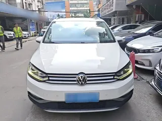 Volkswagen Touran 2020 купить из Китая, цена 1 595 000 ₽ — Suifenhe Auto