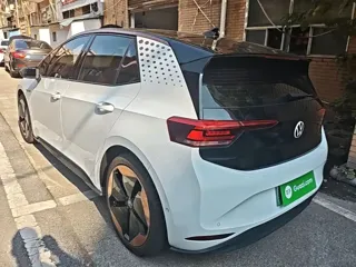 Volkswagen ID.3 2022 купить из Китая, цена 1 785 000 ₽ — Suifenhe Auto