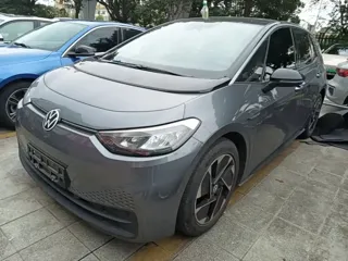 Volkswagen ID.3 2023 купить из Китая, цена 1 744 000 ₽ — Suifenhe Auto
