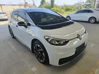 Volkswagen ID.3 2023 купить из Китая, цена 1 866 000 ₽ — Suifenhe Auto
