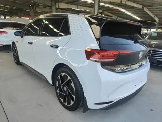 Volkswagen ID.3 2023 купить из Китая, цена 1 866 000 ₽ — Suifenhe Auto