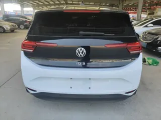 Volkswagen ID.3 2023 купить из Китая, цена 1 866 000 ₽ — Suifenhe Auto