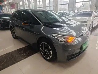 Volkswagen ID.3 2023 купить из Китая, цена 1 889 000 ₽ — Suifenhe Auto