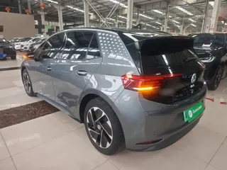 Volkswagen ID.3 2023 купить из Китая, цена 1 889 000 ₽ — Suifenhe Auto