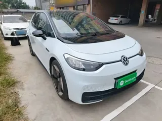 Volkswagen ID.3 2023 купить из Китая, цена 1 891 000 ₽ — Suifenhe Auto