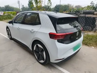 Volkswagen ID.3 2023 купить из Китая, цена 1 891 000 ₽ — Suifenhe Auto