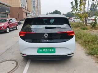 Volkswagen ID.3 2023 купить из Китая, цена 1 891 000 ₽ — Suifenhe Auto