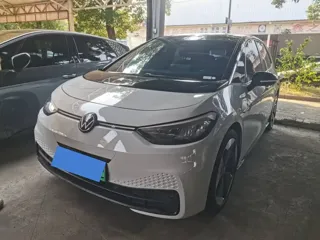 Volkswagen ID.3 2023 купить из Китая, цена 1 767 000 ₽ — Suifenhe Auto