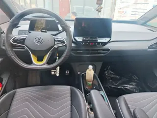 Volkswagen ID.3 2023 купить из Китая, цена 1 871 000 ₽ — Suifenhe Auto