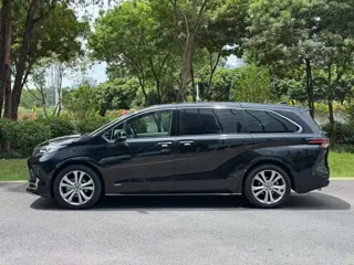 Toyota SIENNA 2024 купить из Китая, цена 7 961 000 ₽ — Suifenhe Auto
