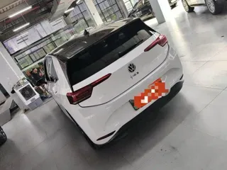 Volkswagen ID.3 2024 купить из Китая, цена 1 936 000 ₽ — Suifenhe Auto