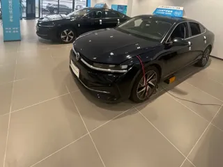 Volkswagen Magotan 2024 купить из Китая, цена 4 518 000 ₽ — Suifenhe Auto