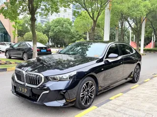 BMW 5-Series 2024 купить из Китая, цена 6 721 000 ₽ — Suifenhe Auto