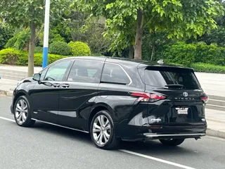 Toyota SIENNA 2024 купить из Китая, цена 7 292 000 ₽ — Suifenhe Auto