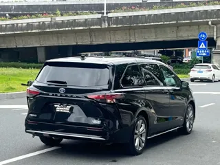 Toyota SIENNA 2024 купить из Китая, цена 7 292 000 ₽ — Suifenhe Auto