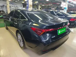 Toyota Avalon 2025 купить из Китая, цена 4 228 000 ₽ — Suifenhe Auto