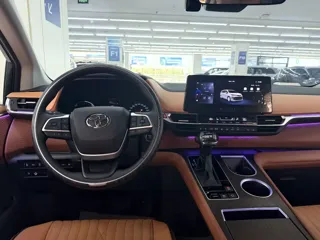 Toyota SIENNA 2025 купить из Китая, цена 7 900 000 ₽ — Suifenhe Auto