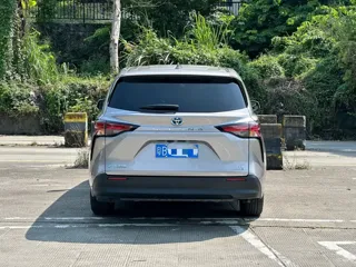 Toyota SIENNA 2024 купить из Китая, цена 7 135 000 ₽ — Suifenhe Auto