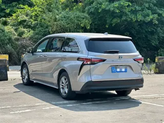 Toyota SIENNA 2024 купить из Китая, цена 7 135 000 ₽ — Suifenhe Auto