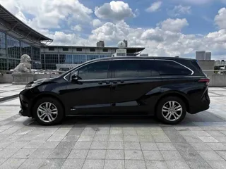 Toyota SIENNA 2025 купить из Китая, цена 7 674 000 ₽ — Suifenhe Auto